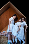 MARY WARREN, Hexenjagd, Theater Koblenz, 2017/18 - mit Magdalena Pircher, Lisa Heinrici, Isabel Mascarenhas